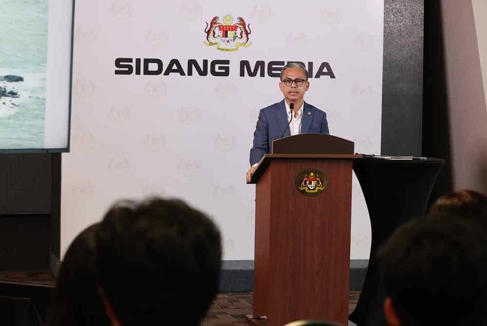 Fahmi ketika sidang media mingguan Kabinet di Kementerian Komunikasi pada Jumaat. Foto Bernama