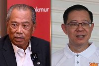 Muhyiddin (kiri), Guan Eng (kanan)