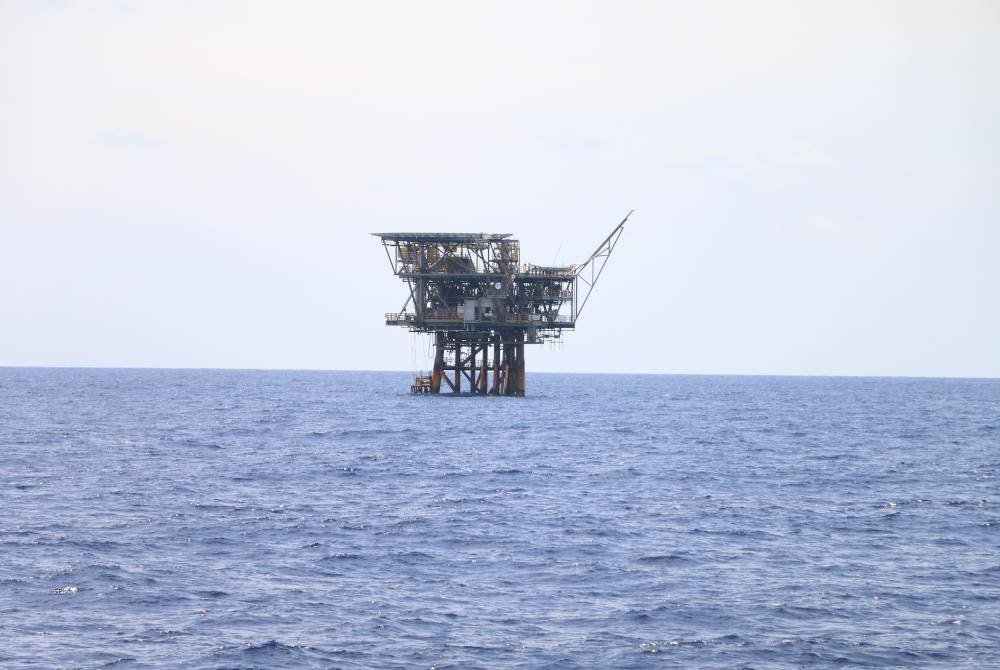 Petronas kini dicabar oleh Petros, entiti tenaga milik Sarawak yang mahu mengambil peranan untuk mengeluarkan sumber petroleum ‘daripada keadaan yang dianugerahkan oleh alam semula jadi’ di seluruh Persekutuan.