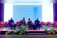 Mohd Azizuddin (dua dari kiri), Sivamurugan(dua dari kanan) dan Chin Huat (kanan) ketika menjadi panel pada Town Hall Rekablirisasi BN bersempena Konvensyen BN Kedah pada Sabtu.