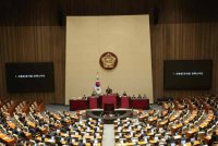 Usul pendakwaan terhadap Suk Yeol diluluskan dengan undian 204 menyokong, 85 menentang, tiga berkecuali dan lapan undian tidak sah, dengan semua 300 ahli Parlimen mengambil bahagian dalam undian. Foto Xinhua