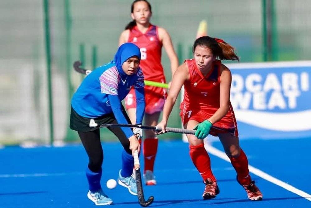 Aksi Young Tigress menentang Hong Kong dalam perlawanan penentuan tempat kelima kelapan Piala Remaja Asia 2024 di Stadium Hoki Al Amarat, Muscat, Oman. Foto Asia Hockey Federation