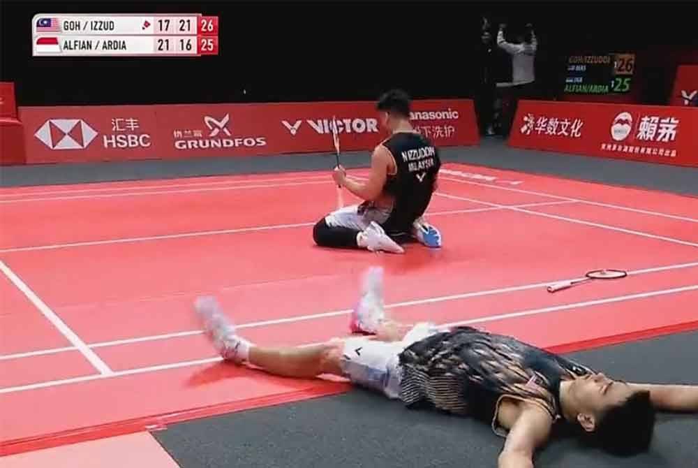 Goh Sze Fei-Nur Izzuddin mara ke perlawanan akhir Jelajah Dunia Akhir BWF selepas mengatasi Fajar- Rian.