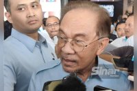 Anwar ketika ditemui media selepas Kongres Khas PKR di Dewan Raja Muda Musa, di sini pada Ahad. Foto SINAR HARIAN-AISYAH BASARUDDIN