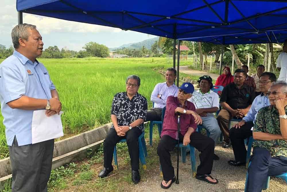 Antara lawatan terakhir di mana Almarhum ajak saya. Ikut sama Tan Sri Johan Jaaffar. Ini di Langkawi pada tahun 2019. Melihat kemajuan projek padi pulut.