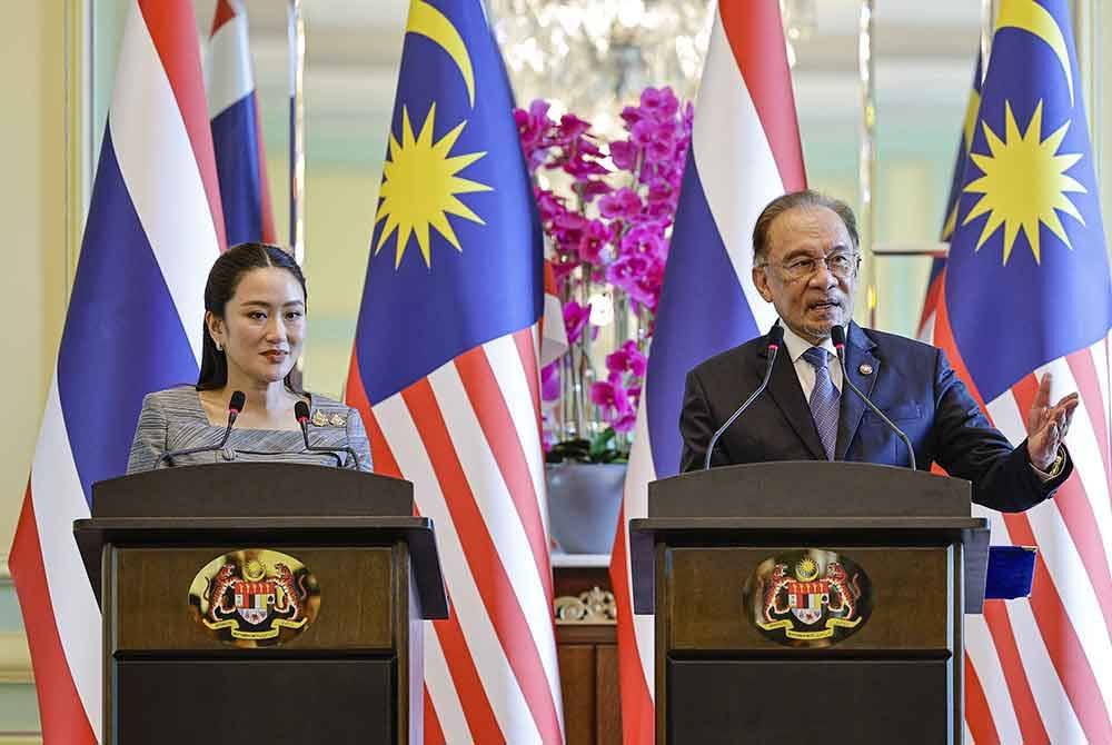 Perdana Menteri, Datuk Seri Anwar Ibrahim ketika sidang media bersama Perdana Menteri Thailand Paetongtarn Shinawatra di Perdana Putra, pada Isnin. Foto Bernama