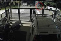 Rakaman CCTV menunjukkan seorang lelaki berjaket hitam keluar dari sebuah SUV dan menuju ke parkir kereta, sebelum membawa lari Toyota Hilux di Banting, Selangor pada Sabtu.