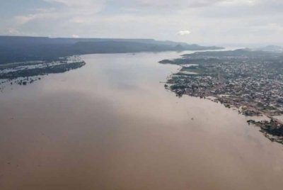 Sekurang-kurangnya 20 orang maut apabila sebuah bot kayu terbalik di Sungai Benue, tengah Nigeria, pada Sabtu.