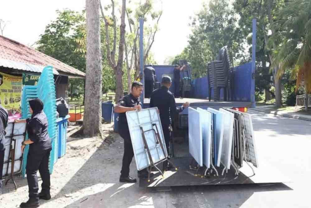 MBSA mengambil tindakan sita terhadap tiga premis perniagaan dalam satu operasi dijalankan di sekitar Taman Tasik Seksyen 7 Shah Alam di sini.