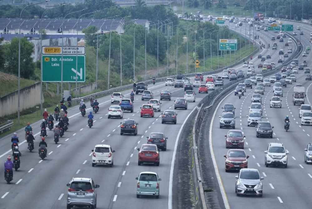 PLUS menjangkakan lonjakan trafik mencecah 2.12 juta kenderaan sehari sempena cuti perayaan Krismas dan hujung tahun bermula 20 Disember 2024 hingga 2 Januari 2025. Gambar hiasan