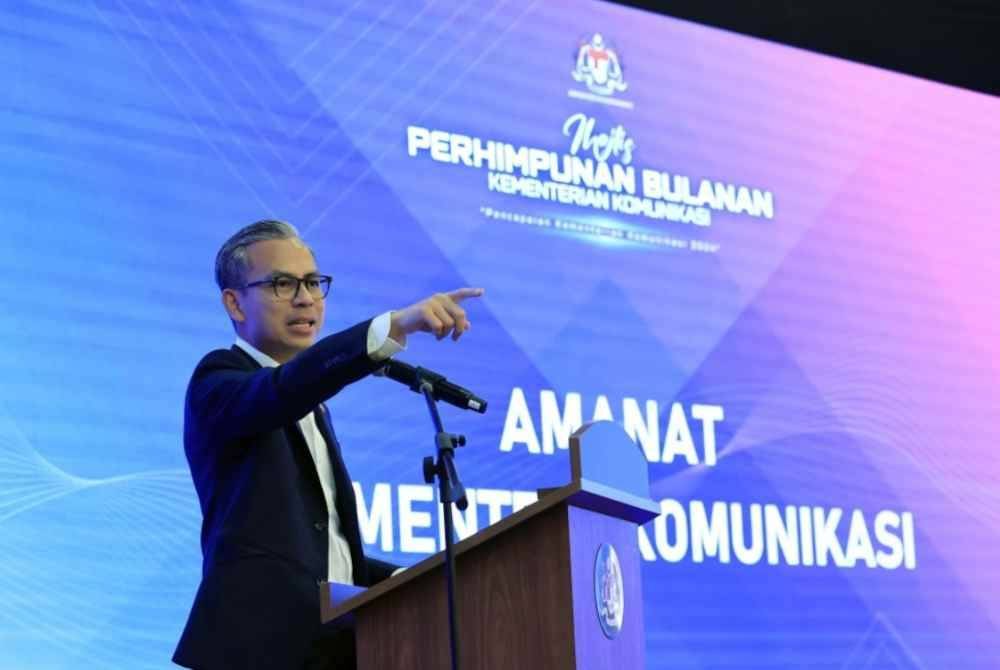 Fahmi menyampaikan amanat pada Majlis Perhimpunan Bulanan Kementerian Komunikasi pada Selasa. Foto Bernama