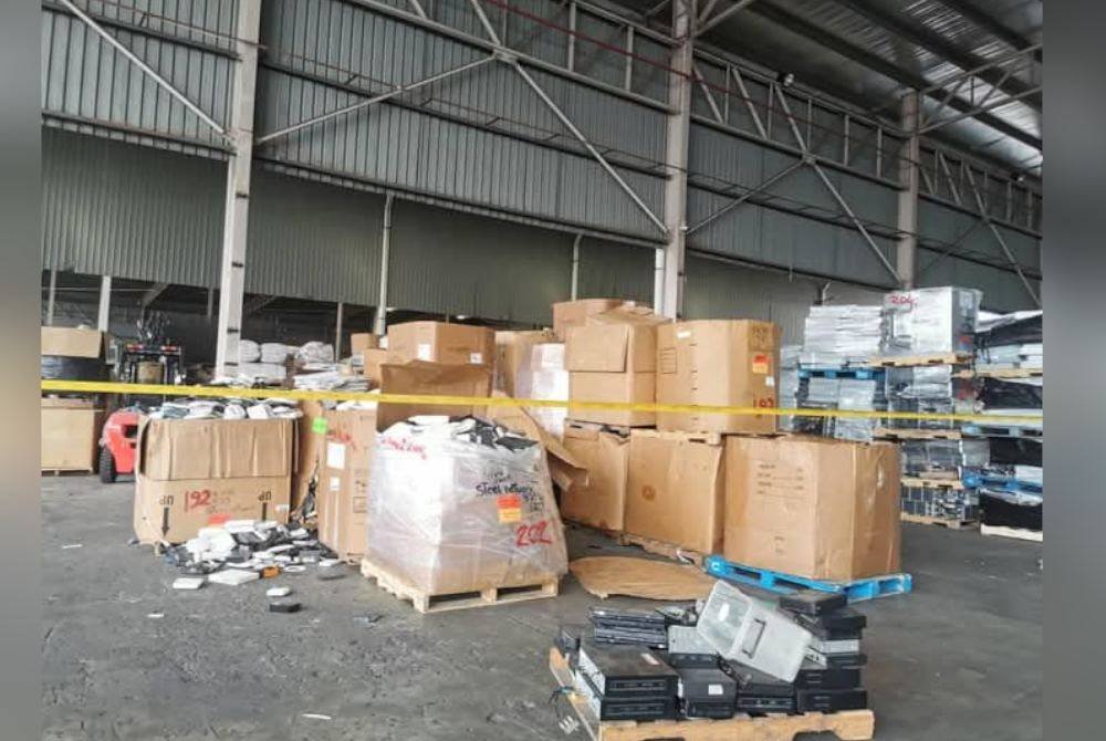 Tindakan sitaan mesin dan bahan sekerap e-waste turut dilakukan oleh JAS Selangor bagi tujuan pendakwaan di mahkamah.