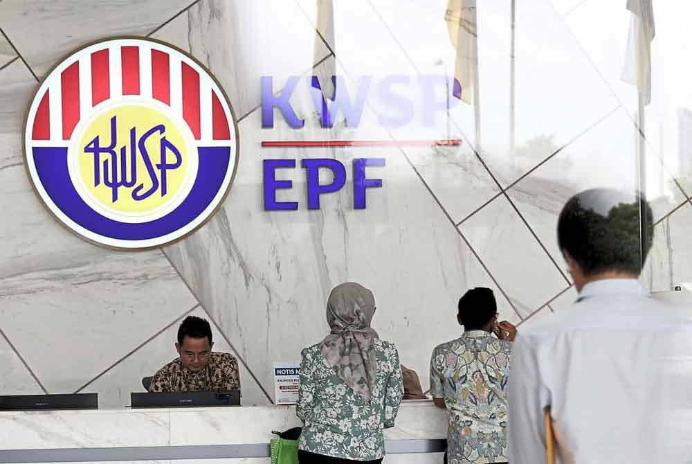 Seramai sejuta pencarum KWSP telah membuat caruman sukarela setakat 31 Oktober lepas yang berjumlah RM11.16 billion. Gambar hiasan