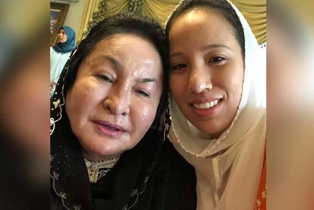 Nooryana (kanan) memberitahu bahawa ibunya, Datin Seri Rosmah Mansor, 73, menempuhi dugaan itu dengan tabah