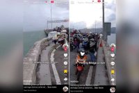 Sekumpulan penunggang motosikal tersadai di Jambatan Pulau Pinang gara-gara ribut.