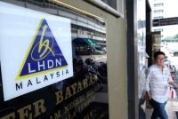 Pembayar cukai diingatkan untuk sentiasa mengemas kini butiran peribadi serta maklumat lain menerusi pangkalan data LHDN. Gambar hiasan