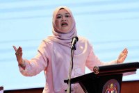 Fadhlina menyampaikan ucapan pada Perhimpunan Bulanan Kementerian Pendidikan di Kompleks E, Putrajaya, pada Khamis. Foto Bernama