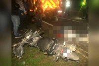 Mangsa disahkan maut di lokasi kejadian setelah motosikal ditunggang merempuh sebuah lori di Persiaran Mokhtar Dahari di Shah Alam pada Rabu.