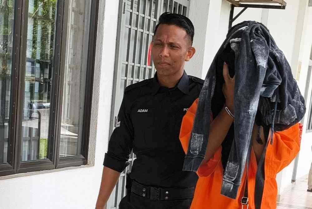 Pihak polis membawa remaja berusia 16 tahun itu ke Mahkamah Majistret Sepang, pada Jumaat bagi menghadapi satu pertuduhan mencabul seorang wanita Rabu lalu.