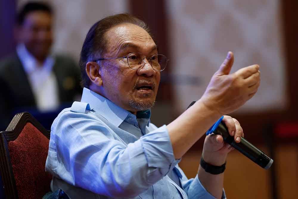 Anwar semasa sidang media yang diadakan di Subang Jaya, pada Sabtu. Foto Bernama