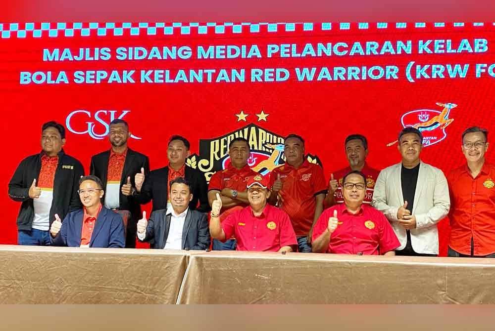 Sebahagian daripada mereka yang hadir pada pelancaran KRW FC di Kota Bharu pada Sabtu.