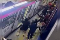 Tangkap layar menunjukkan kumpulan penyokong bola sepak bergaduh di Stesen LRT Bandar Tasik Selatan, malam tadi. Foto tular media sosial