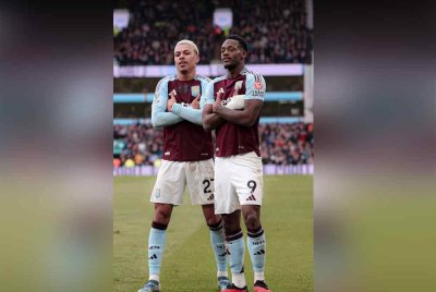 Duran dan Rogers hadirkan tiga mata buat Villans di Villa Park. - Foto: Agensi