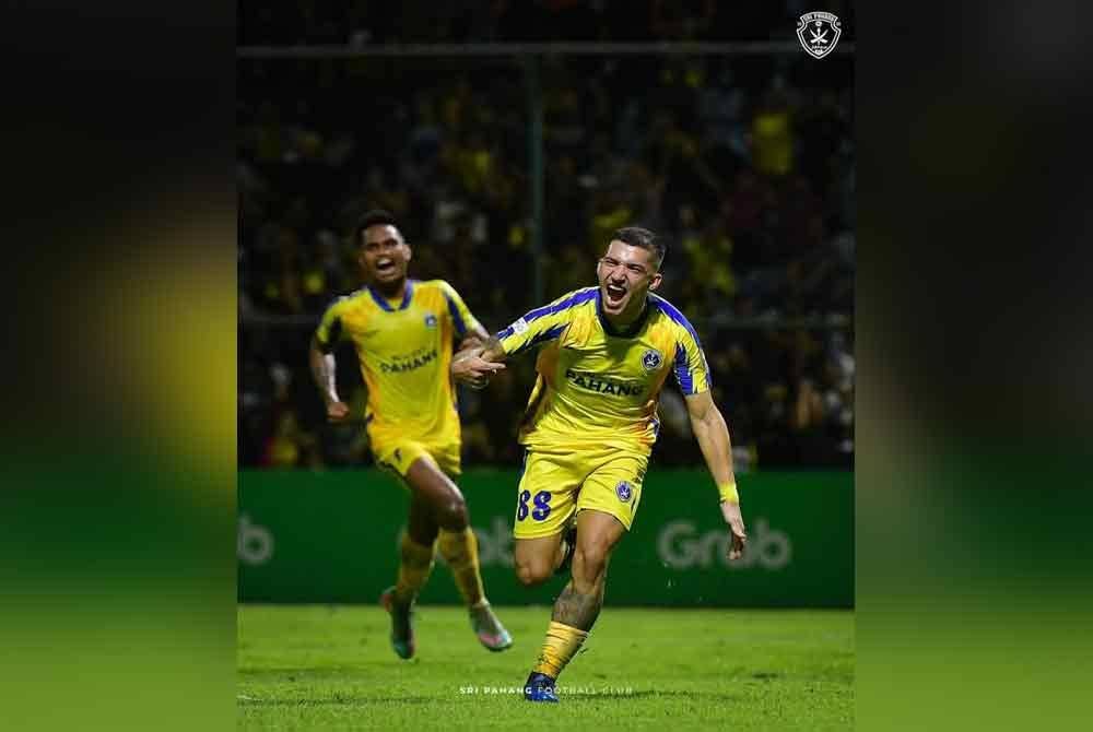 Hidalgo ledak hatrik di Stadium Majlis Perbandaran Temerloh. Foto Sri Pahang