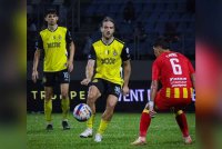 Nyholm (kiri) dan Milunovic (tengah) tidak akan beraksi bersama Perak FC tahun hadapan selepas kontrak mereka tidak disambung. Foto ihsan Perak FC