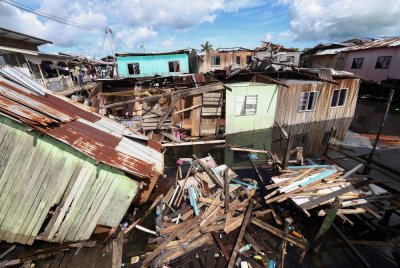 Keadaan rumah yang ranap akibat ribut di Kampung Selamat. Foto Bernama