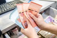 Pada 6 petang, ringgit diniagakan pada 4.4845/4900 berbanding dolar AS, meningkat daripada paras penutup 4.4870/4925 pada Isnin. Foto hiasan