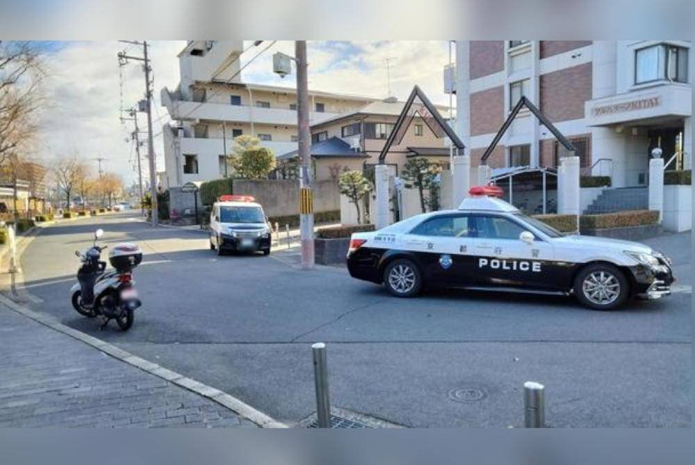 Polis cuba mengejar lelaki tersebut yang melarikan diri dengan sebuah kereta. Foto Agensi