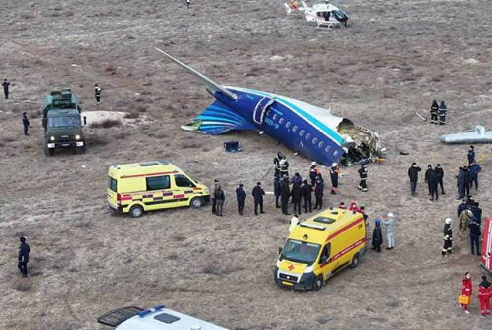 Nahas pesawat Azerbaijan Airlines berhampiran Aktau mengorbankan 38 nyawa daripada 67 orang di dalam pesawat, termasuk 62 penumpang dan lima anak kapal. Foto Reuters