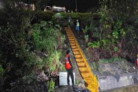 Kemalangan lori tangki muatan minyak kelapa sawit telah menyebabkan tumpahan minyak daripada kenderaan itu yang mengalir ke longkang berhampiran.