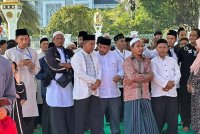 Tepat jam 8 pagi, warga Aceh berdiri sejenak selama tiga minit bertafakur mengingati korban tsunami yang melanda Aceh 20 tahun lalu.