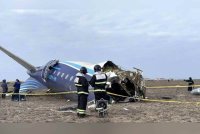 Pesawat Azerbaijan Airlines yang membawa 62 penumpang dan lima kru - dalam penerbangan dari Baku ke Grozny terhempas berhampiran bandar Aktau di Kazakhstan. Foto Reuters