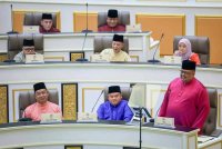 Ab Rauf (kanan) membentang Bajet 2025 pada Persidangan Ketiga (Bajet), Penggal Ketiga Dewan Undangan Negeri (DUN) Melaka yang ke-15 di Kompleks Seri Negeri dekat Ayer Keroh, pada Jumaat. Foto Bernama
--fotoBERNAMA (2024) HAK CIPTA TERPELIHARA