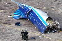 Azerbaijan Airlines pada Jumaat mengumumkan bahawa keputusan awal siasatan menunjukkan "gangguan luaran fizikal dan teknikal" menjadi punca nahas pesawat Embraer 190 miliknya di Kazakhstan pada Rabu lepas.