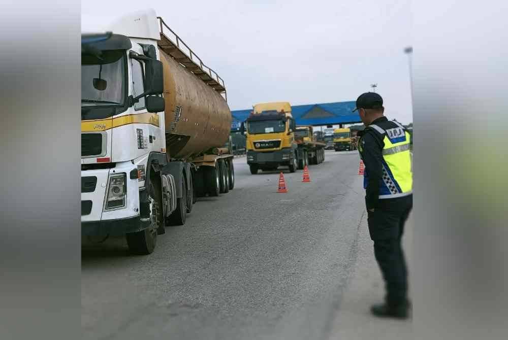 JPJ melaksanakan Op Gempur Teknikal ke atas kenderaan perdagangan sejak Rabu lalu. Foto JPJ Selangor