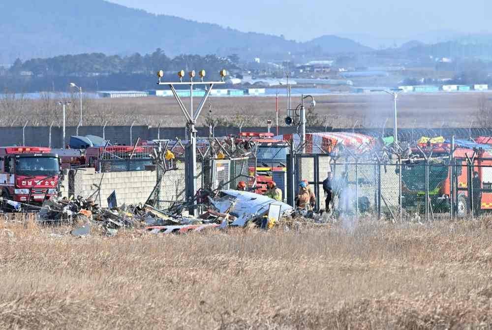 Kementerian Pengangkutan Korea Selatan memaklumkan bahawa unit penyiasatnya berjaya memperoleh kedua-dua kotak hitam dari pesawat yang terhempas. Foto Xinhua