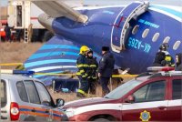 Pakar kecemasan berada di tapak nahas jet penumpang Azerbaijan Airlines berhampiran bandar Aktau di barat Kazakhstan. Foto AFP