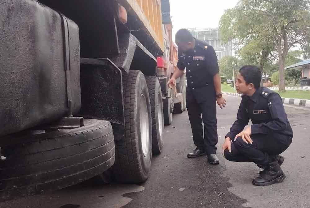 Antara lori yang disita JPJ Selangor menerusi Op Mengejut Puspakom pada Isnin.