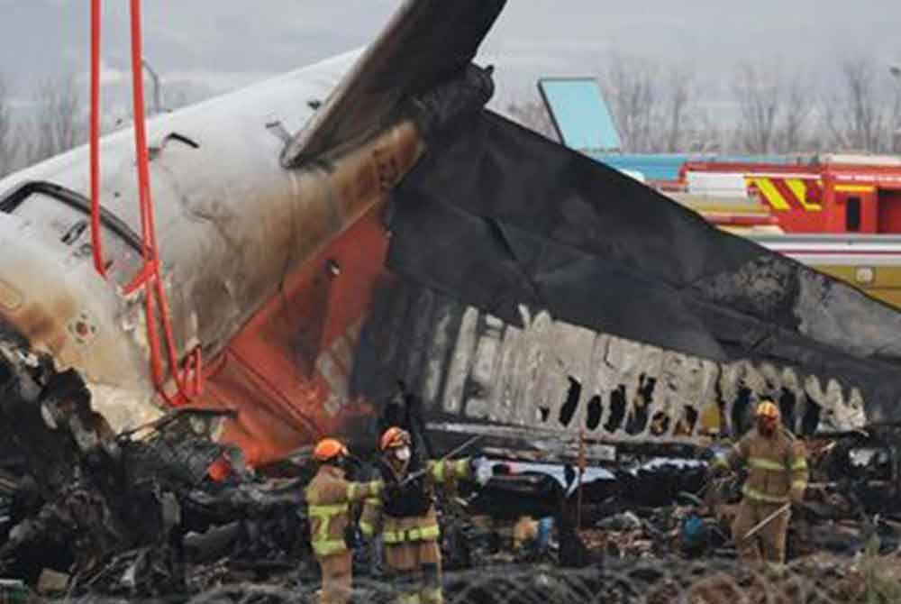 Pengebumian pertama bagi mangsa nahas pesawat Jeju Air diadakan pada Khamis, lima hari selepas tragedi di Lapangan Terbang Antarabangsa Muan di barat daya Korea Selatan yang meragut nyawa 179 orang. Foto Agensi