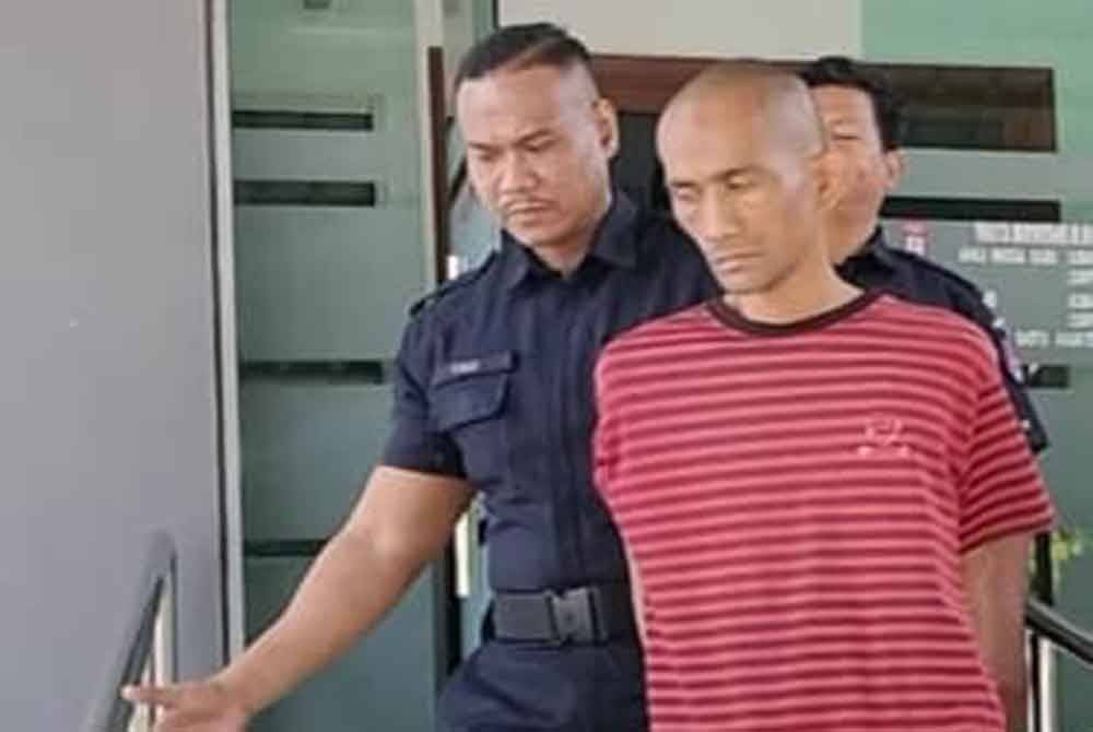 Mohamad Sopor dibawa ke Mahkamah Majistret Kluang pada Khamis.