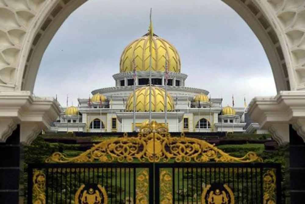 Istana Negara mengingatkan semua pihak agar menghormati Perlembagaan Persekutuan dan undang-undang yang ditetapkan, termasuk kuasa prerogatif Yang di-Pertuan Agong berkaitan pengampunan kepada mana-mana banduan.