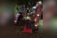 Mangsa terkena renjatan elektrik ketika menangkap ketam di Kampung Likas, Kota Kinabalu.