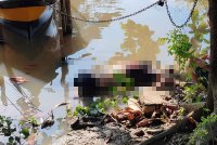 Mayat mangsa ditemukan terdampar di tebing sungai dipercayai lemas. Foto JBPM