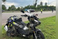 Mangsa disahkan meninggal dunia di tempat selepas motosikal Honda ADV ditunggang terbabit kemalangan dengan sebuah lagi motosikal di Kilometer 18, Jalan Pintasan Kuantan berhampiran susur tapak pelupusan sampah di Gebeng di sini pada Jumaat.