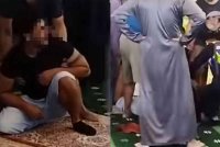 Menerusi video tular, terdapat seorang jemaah dilihat bertindak kasar dengan menendang individu yang dipercayai mengalami masalah mental itu.