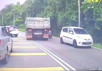 Tangkap layar video tular sebuah lori dipandu secara berbahaya.